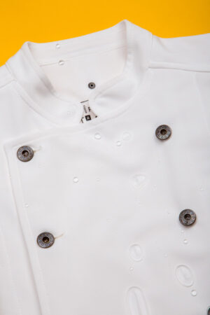 Chaquetilla de cocina y delantal para restaurante y pastelería personalizados con tecnología inteligente PURe de Clothink Wear