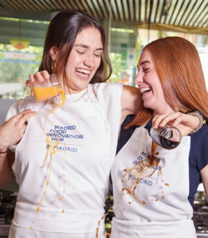 ANTIMANCHAS Chaquetilla de cocina y delantal para restaurante y pastelería personalizados con tecnología inteligente PURe de Clothink Wear